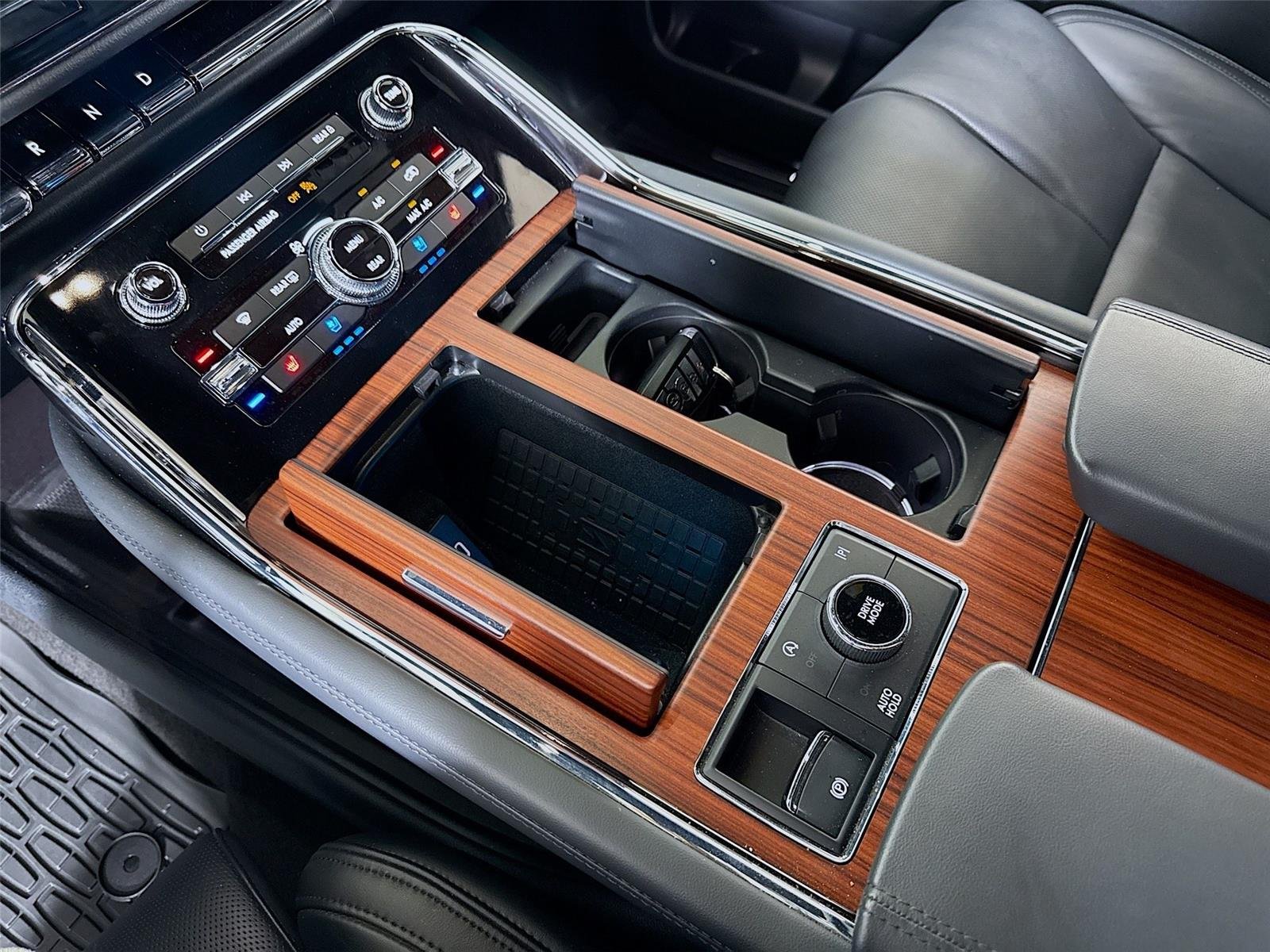 2024 Lincoln Navigator L Reserve photo 16