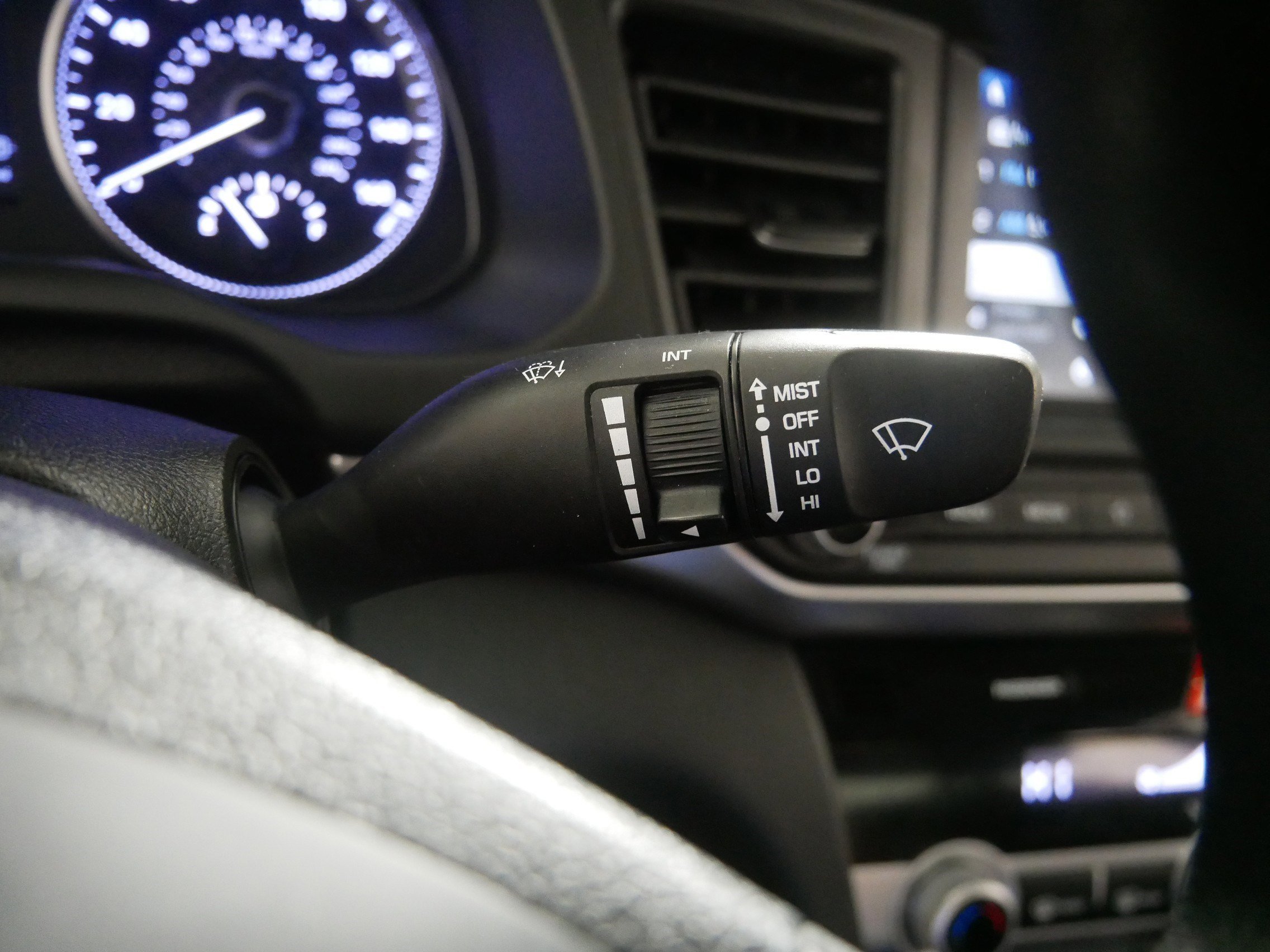 2020 Hyundai Elantra SEL photo 31