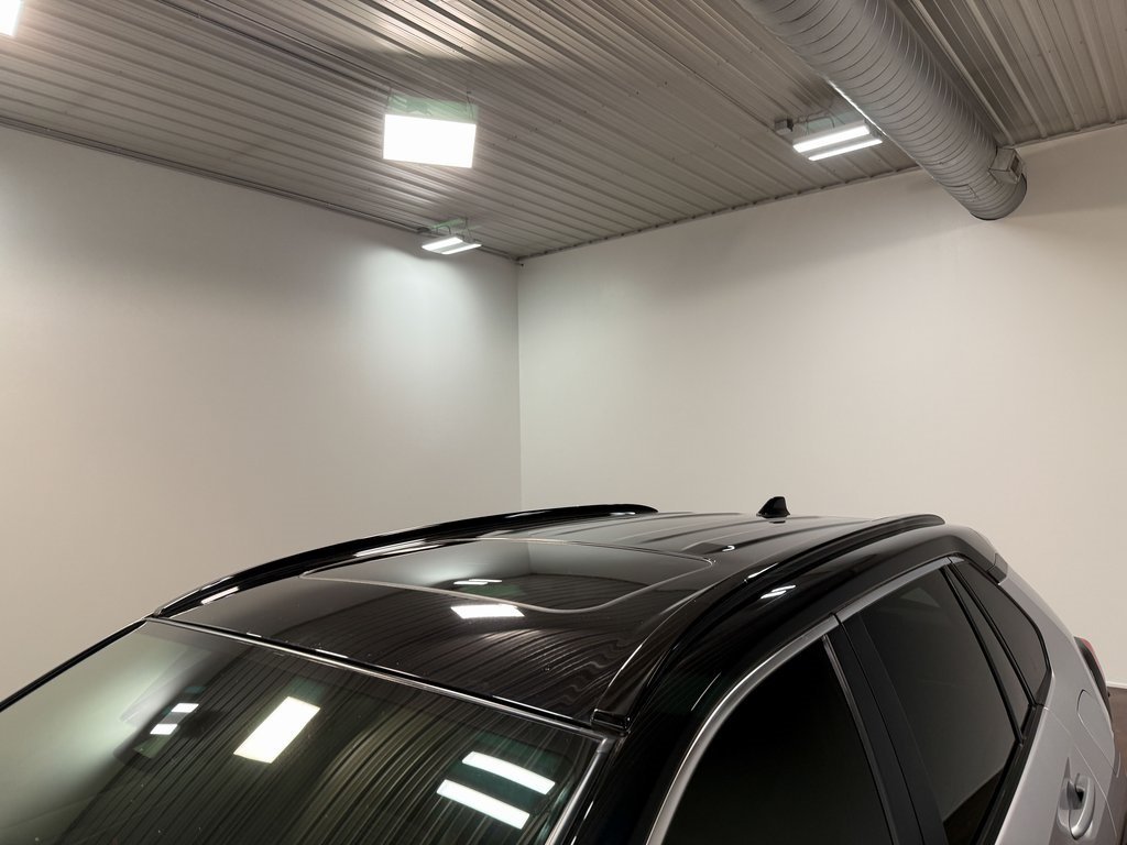 2019 Toyota RAV4 Hybrid XSE photo 38