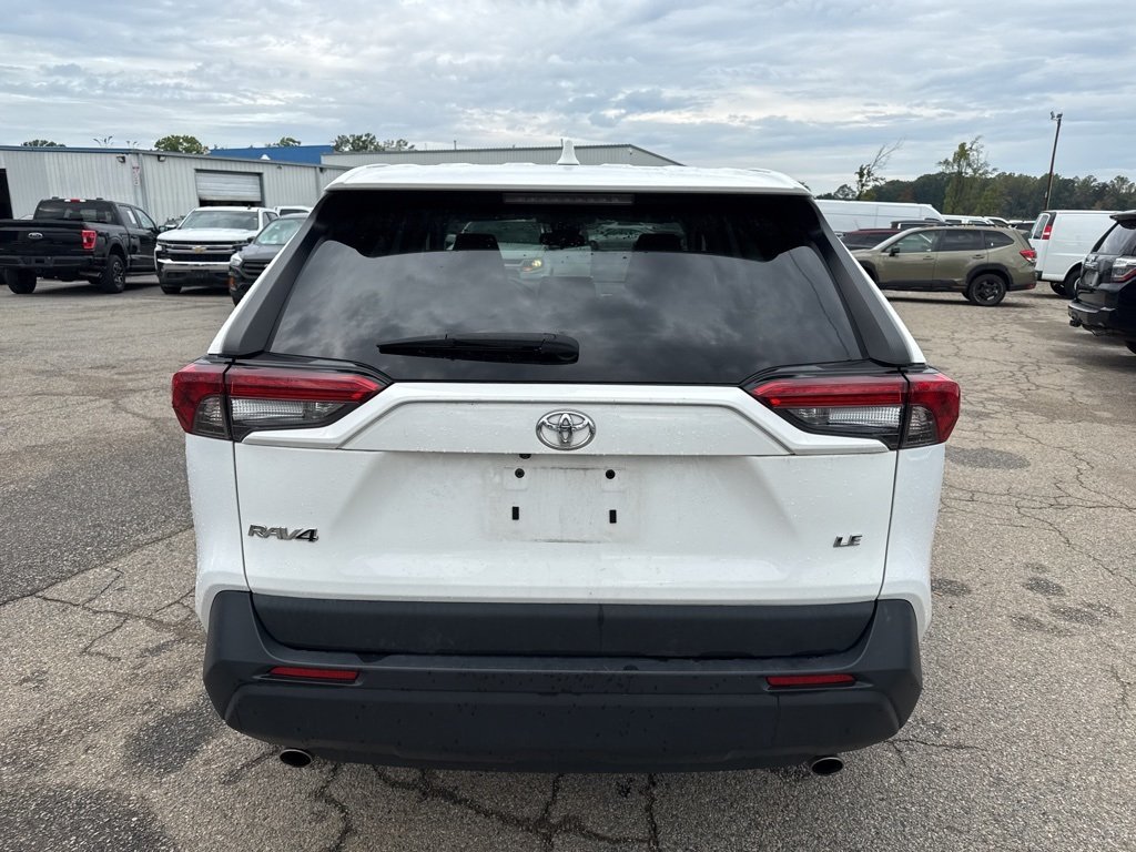2024 Toyota RAV4 LE photo 3