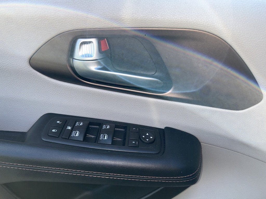 2017 Chrysler Pacifica Touring Plus photo 14