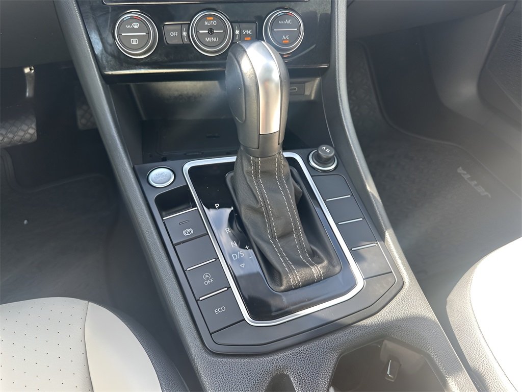 2020 Volkswagen Jetta R-Line photo 14