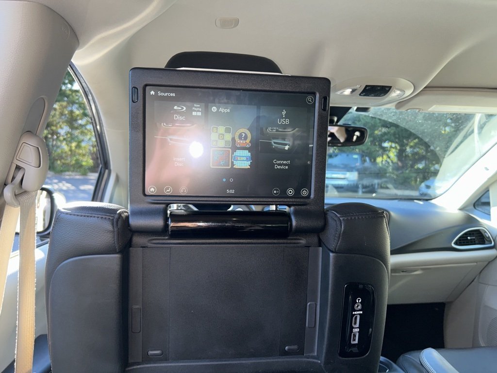 2017 Chrysler Pacifica Touring Plus photo 12