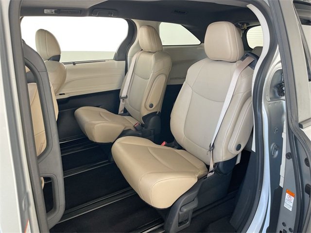 2023 Toyota Sienna XLE photo 42