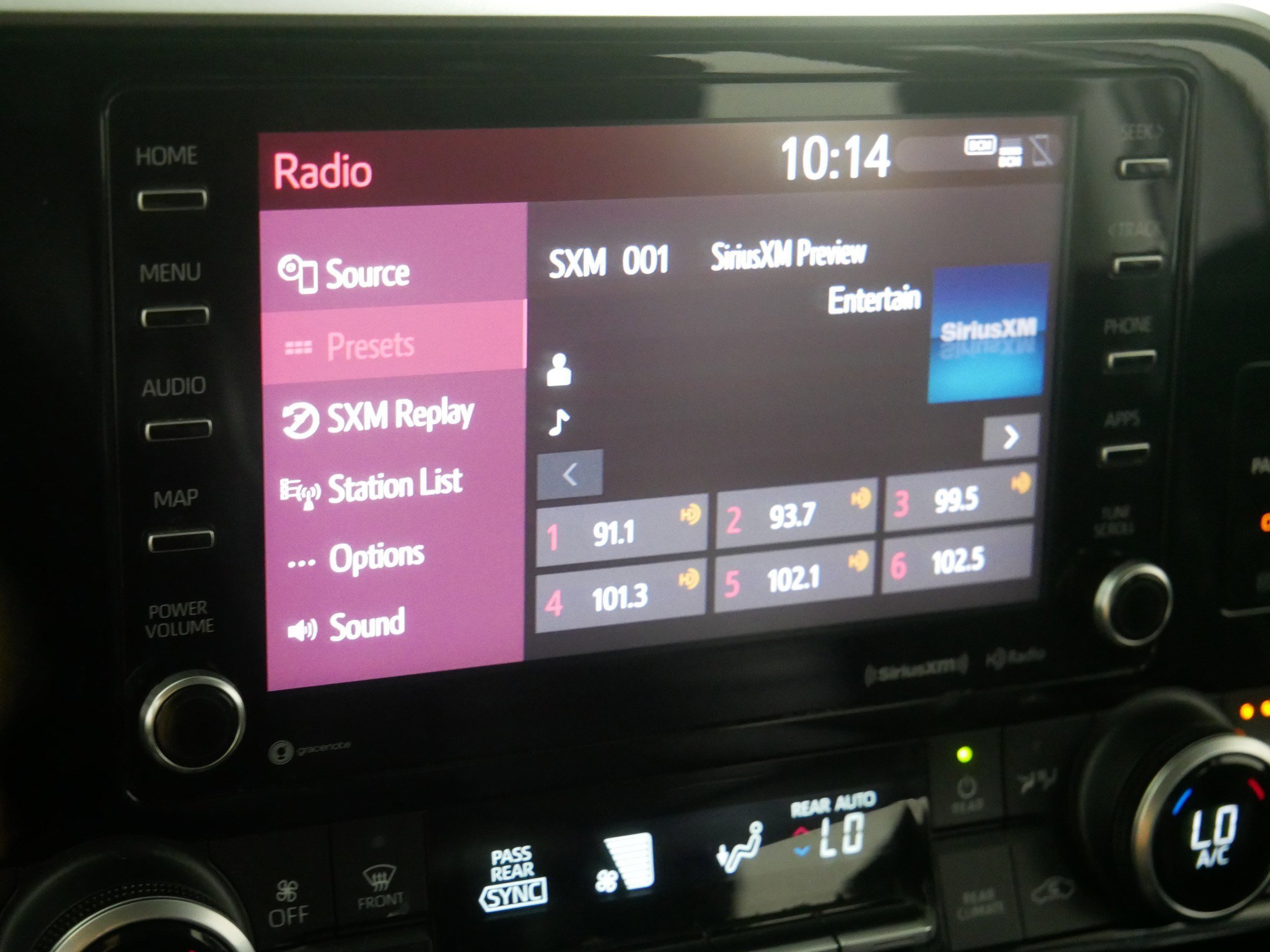 2021 Toyota Highlander XLE photo 21