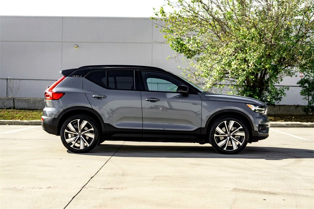2021 Volvo XC40 Recharge P8 photo 4