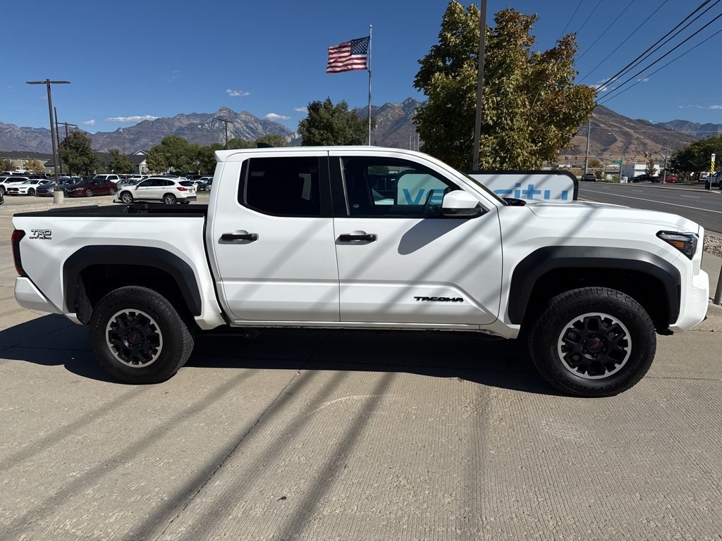 2024 Toyota Tacoma TRD Off-Road photo 2