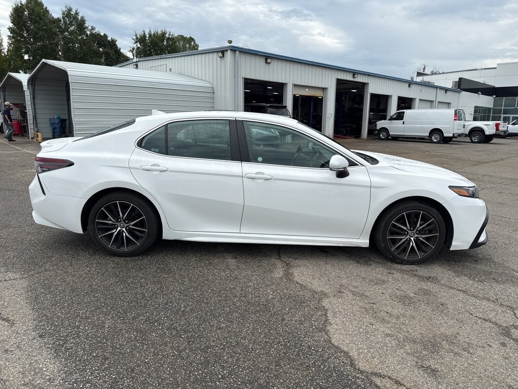 2024 Toyota Camry SE photo 4
