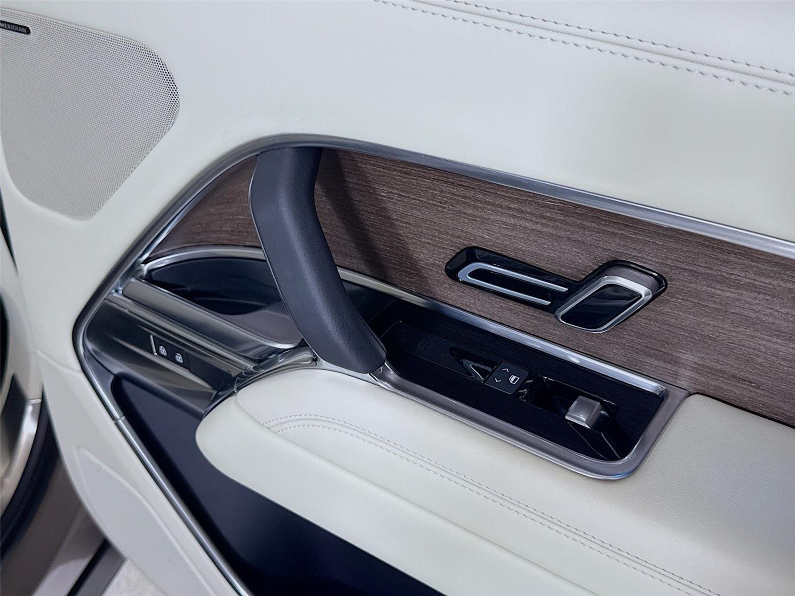 2023 Land Rover Range Rover SE photo 28