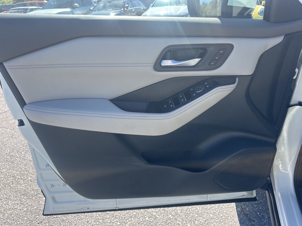 2023 Nissan Rogue SL photo 24