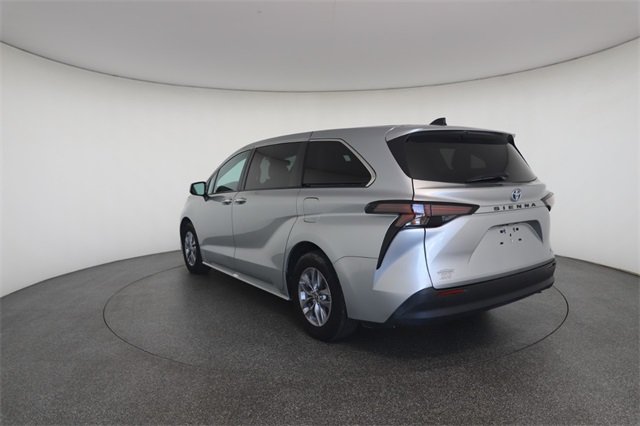 2023 Toyota Sienna XLE photo 12