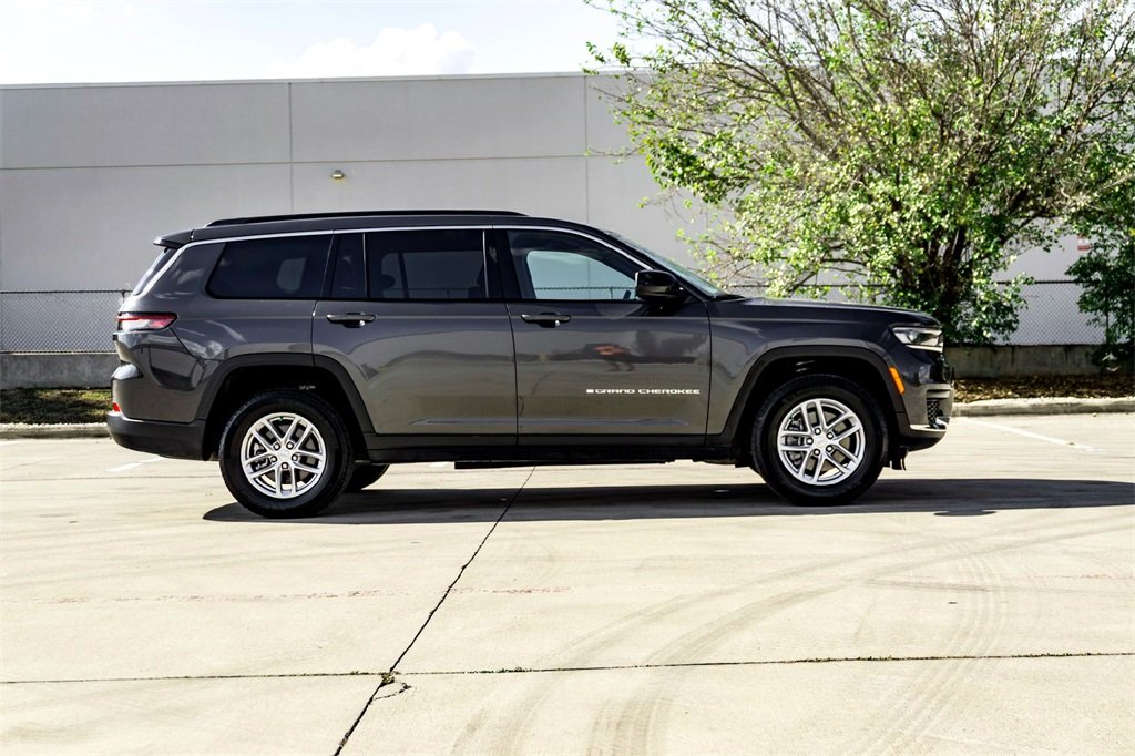 2025 Jeep Grand Cherokee Laredo photo 3