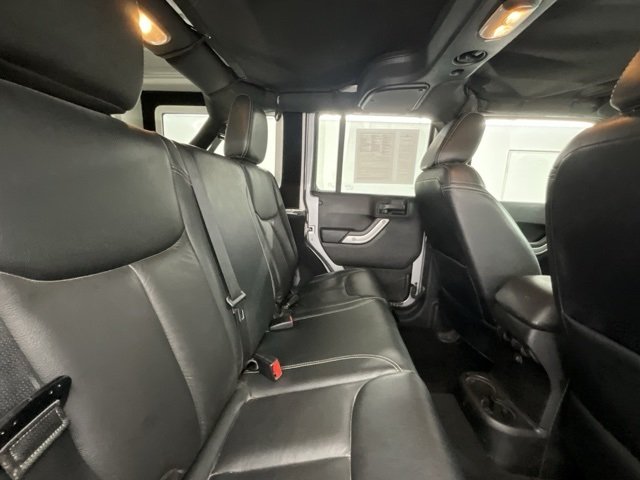 2015 Jeep Wrangler Unlimited Sahara photo 13