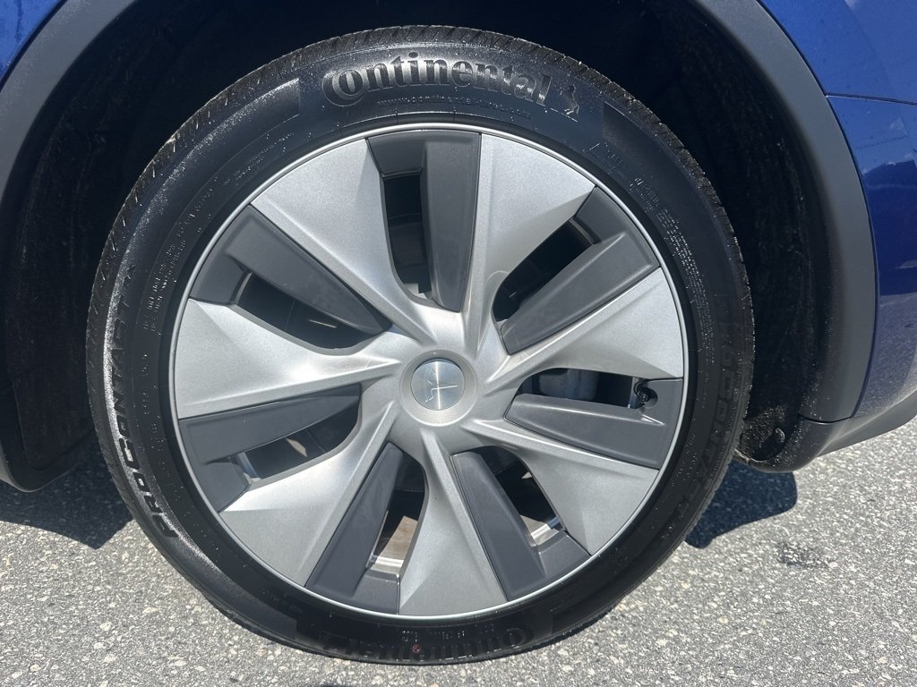 2024 Tesla Model Y Standard Range photo 22