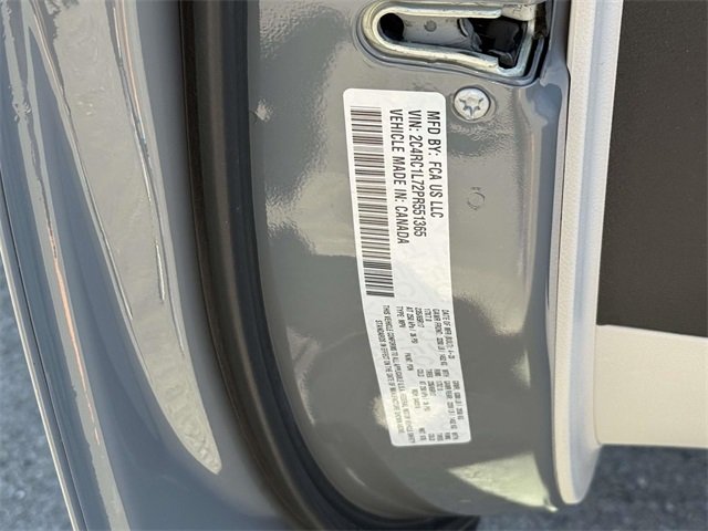 2023 Chrysler Pacifica Hybrid Touring L photo 28