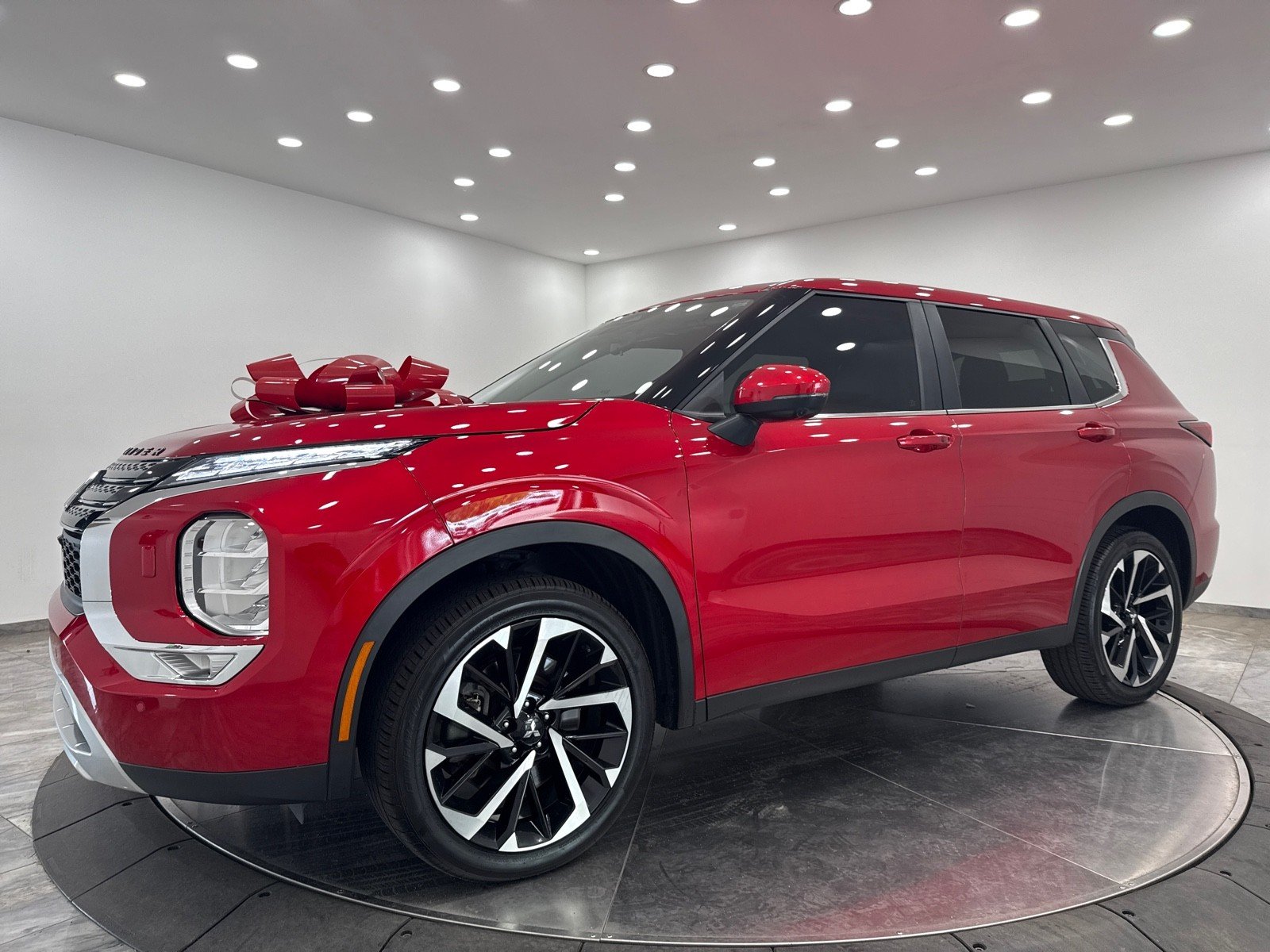 2024 Mitsubishi Outlander SE photo 3