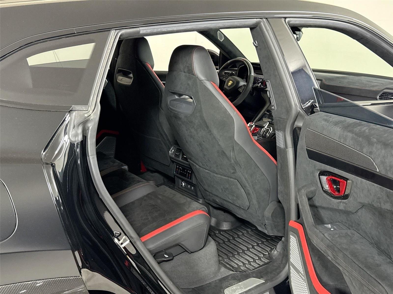 2023 Lamborghini Urus Performante photo 25