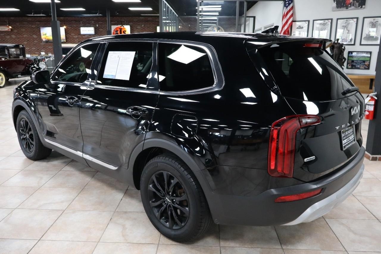 2022 Kia Telluride LX photo 3