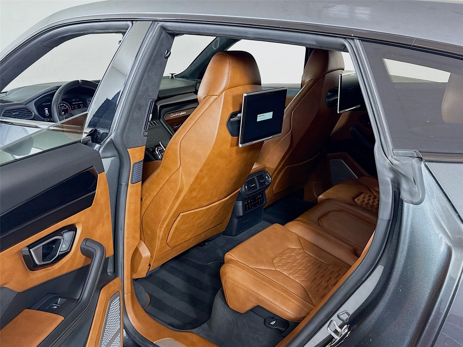 2019 Lamborghini Urus Base photo 22