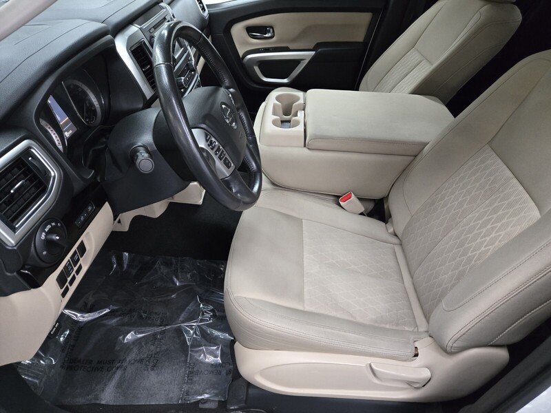 2019 Nissan Titan SV photo 5
