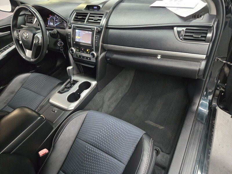 2013 Toyota Camry SE photo 13