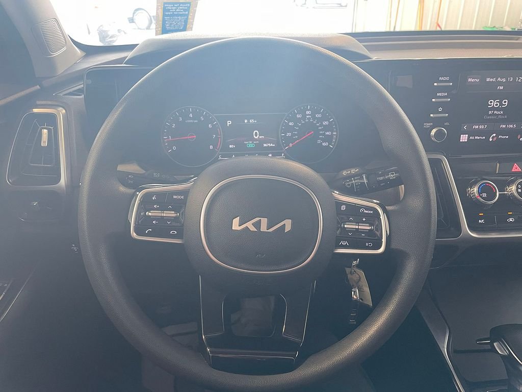 2022 Kia Sorento LX photo 18