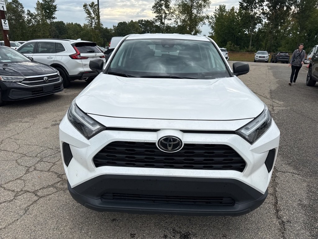 2024 Toyota RAV4 LE photo 5
