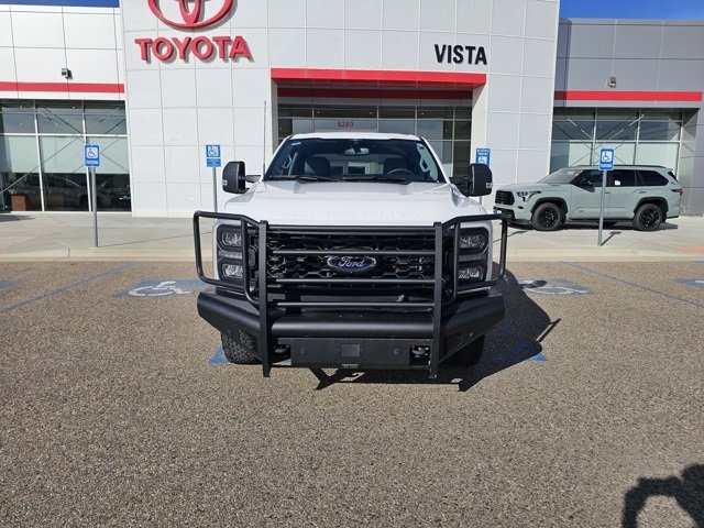 2023 Ford F-350 photo 2