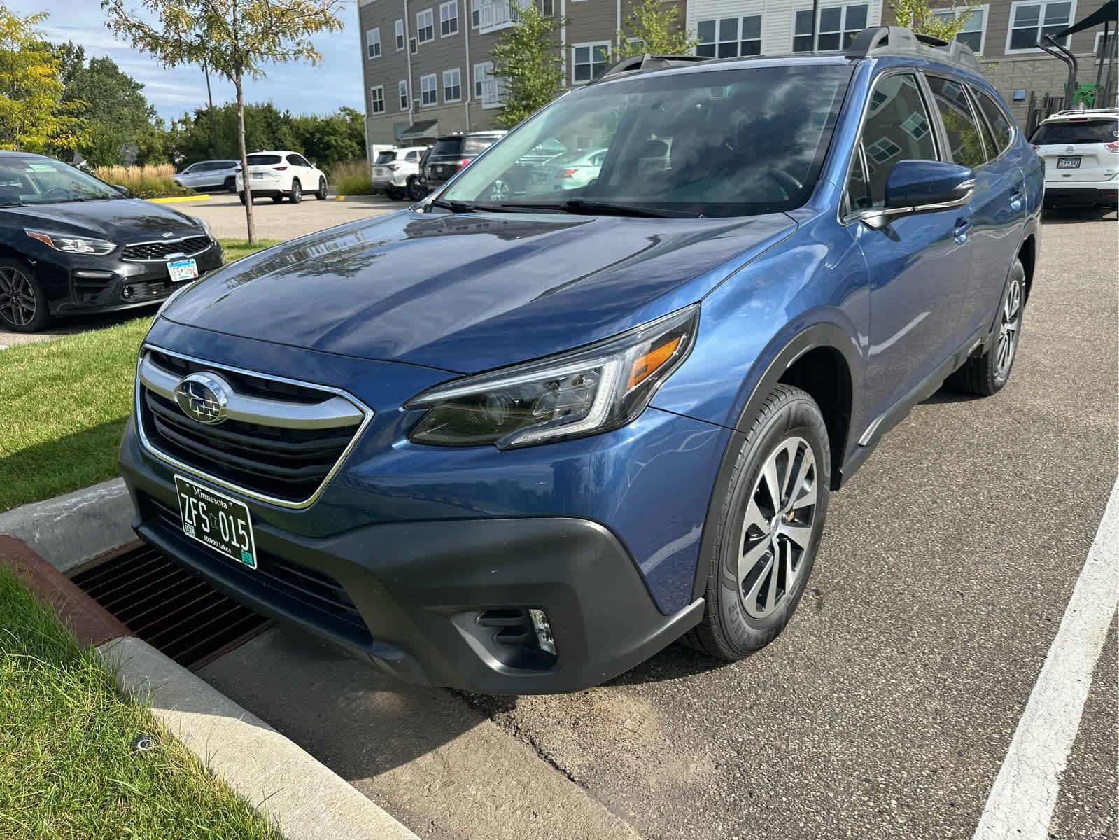 2020 Subaru Outback Premium photo 3