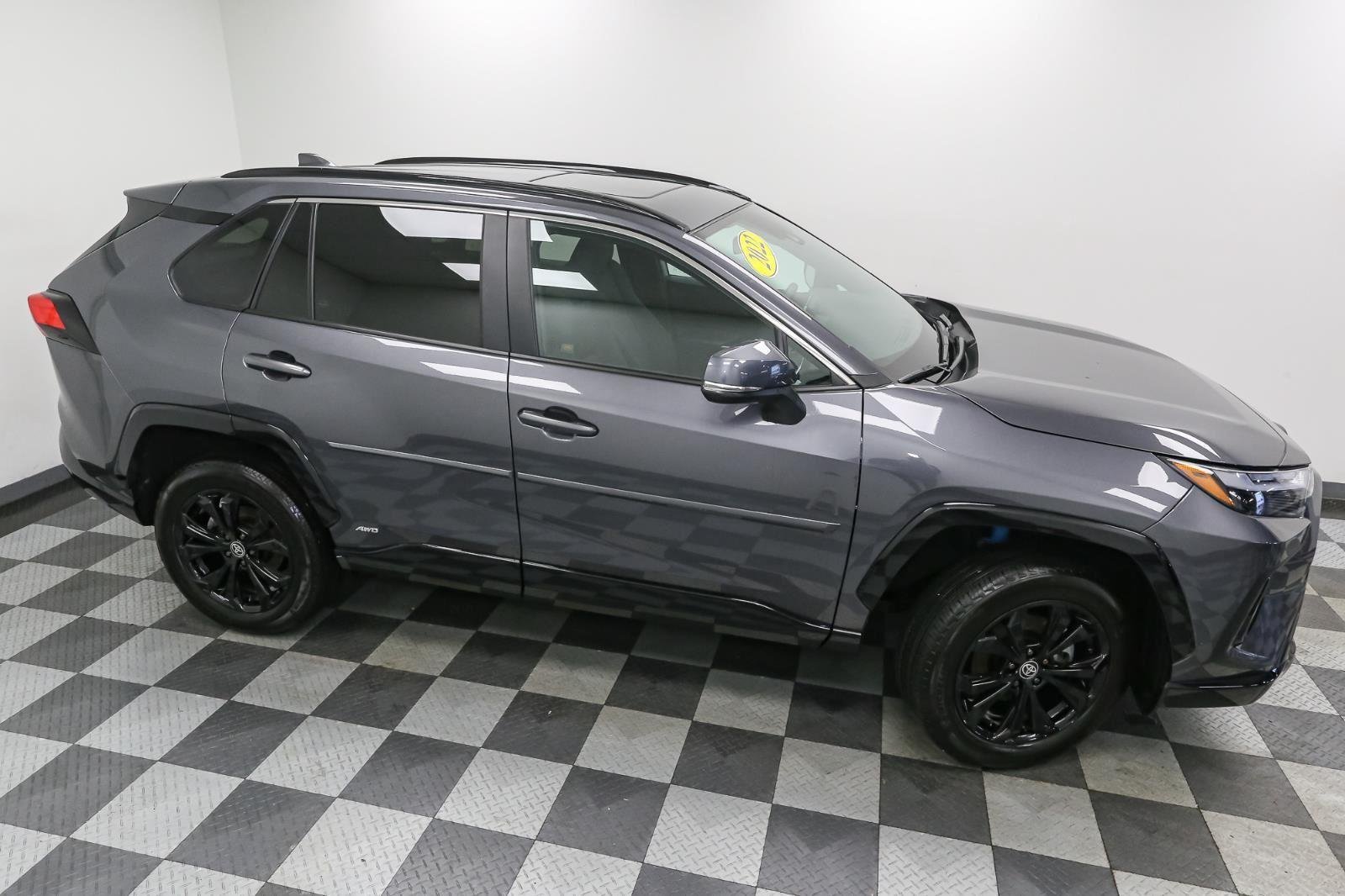 2022 Toyota RAV4 Hybrid SE photo 5