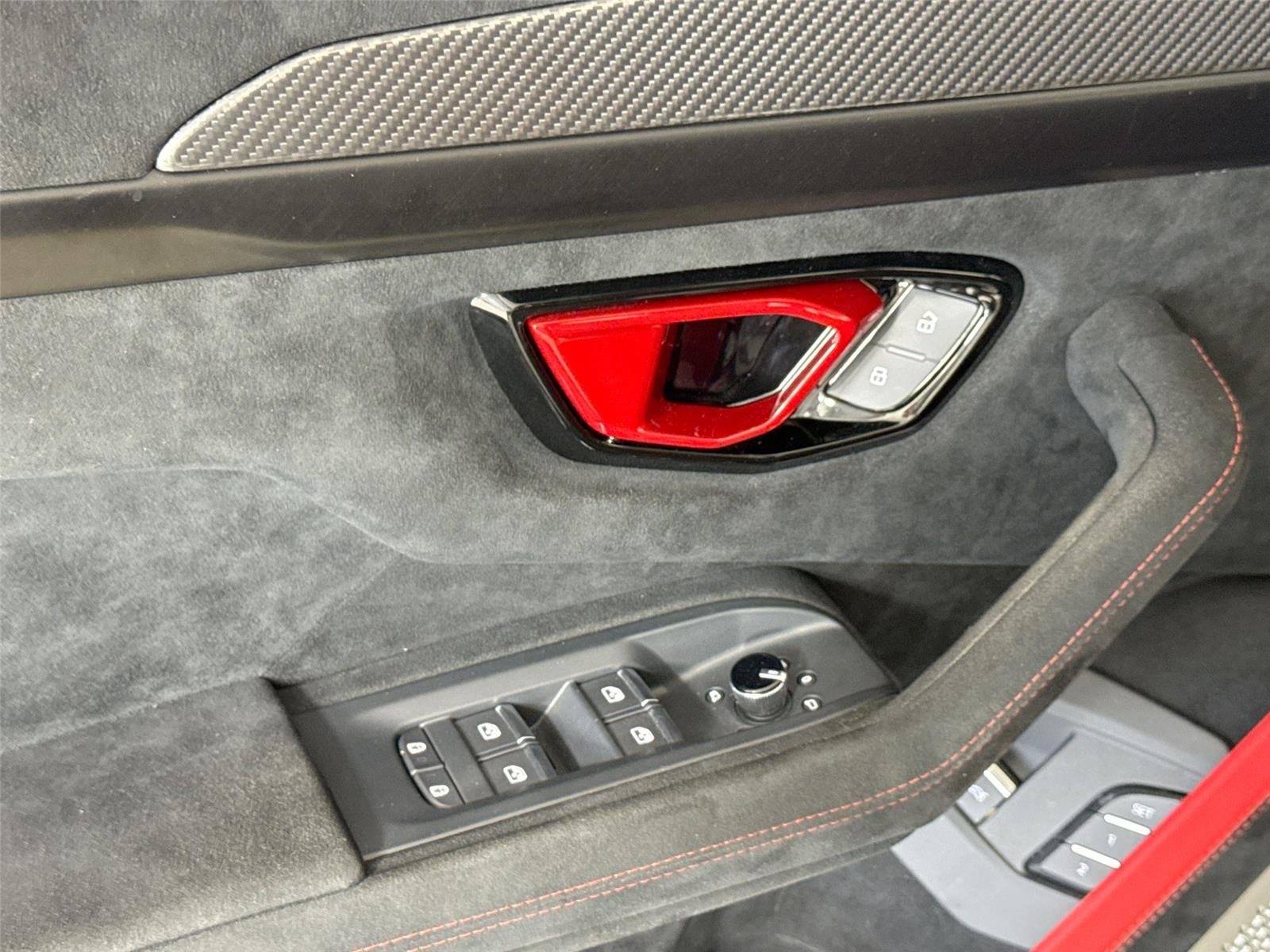 2023 Lamborghini Urus Performante photo 12
