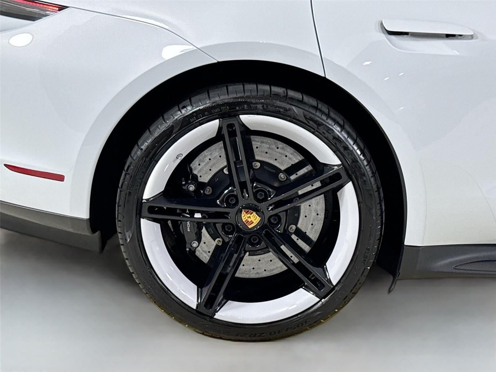 2021 Porsche Taycan Turbo S photo 38