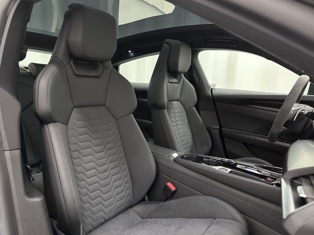 2022 Audi e-tron GT Premium Plus photo 19