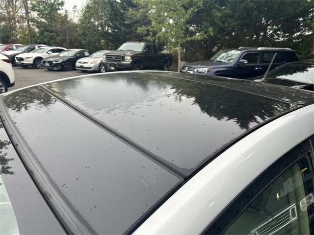 2013 Toyota Prius Four photo 2
