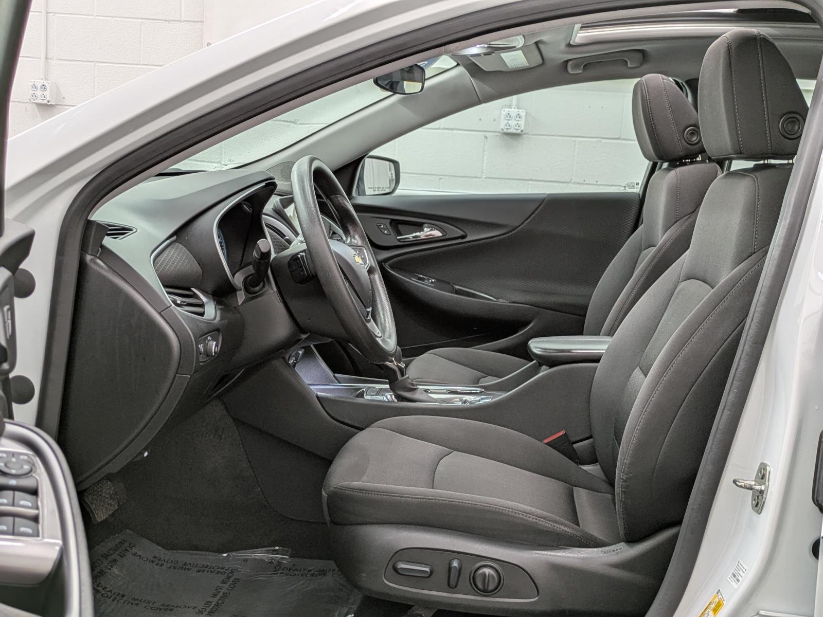 2024 Chevrolet Malibu 1LT photo 3