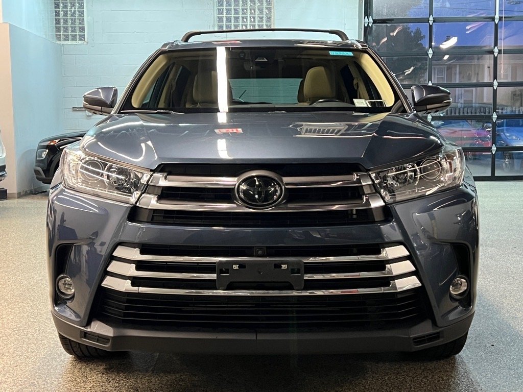 2019 Toyota Highlander Limited Platinum photo 2