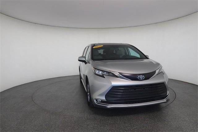 2023 Toyota Sienna XLE photo 30