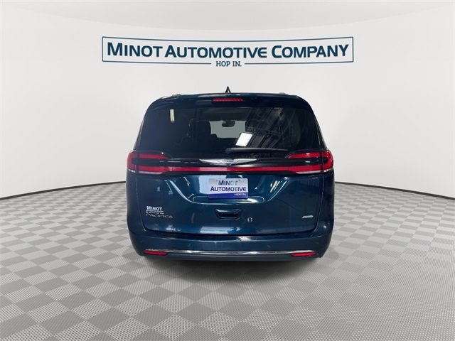 2022 Chrysler Pacifica Touring L photo 7
