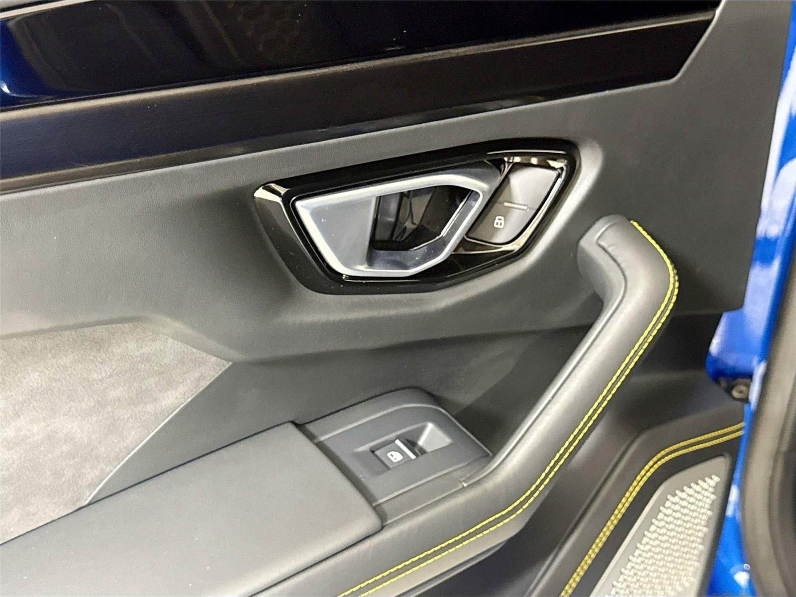 2022 Lamborghini Urus photo 22