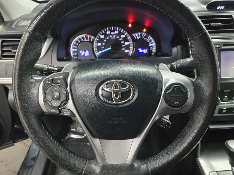 2013 Toyota Camry SE photo 15