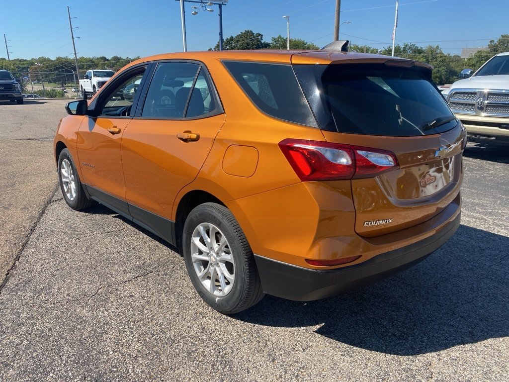 2019 Chevrolet Equinox LS photo 2