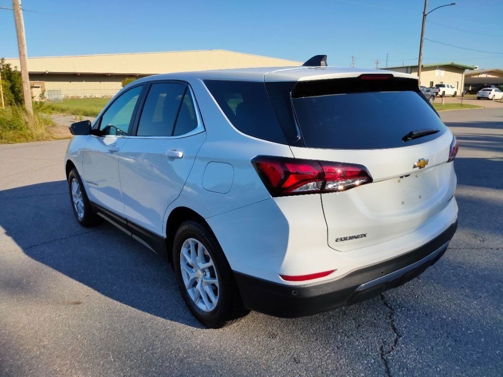 2023 Chevrolet Equinox LT photo 3