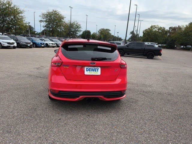 2017 Ford Focus ST photo 4