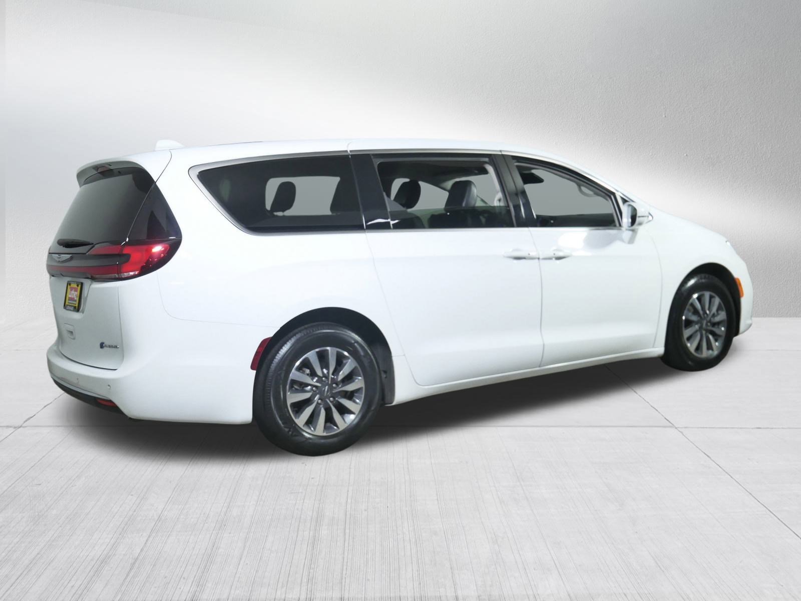 2022 Chrysler Pacifica Hybrid Touring L photo 7