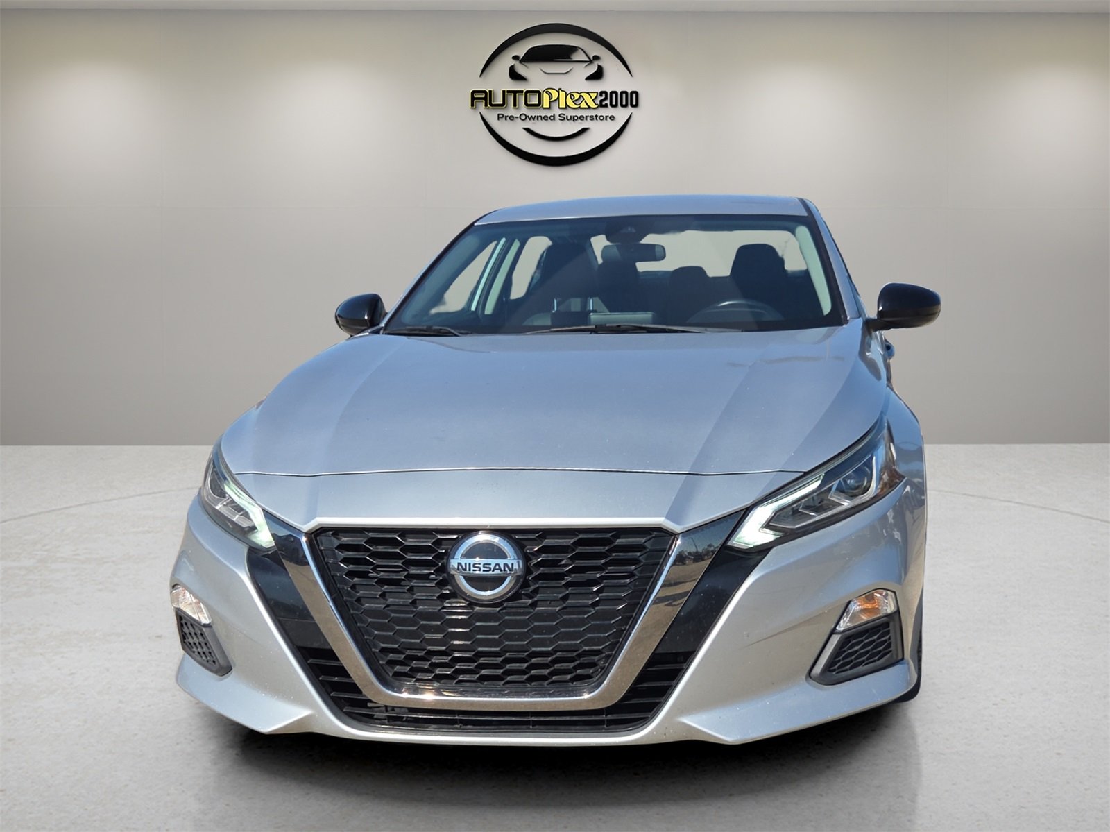2020 Nissan Altima 2.5 SR photo 2