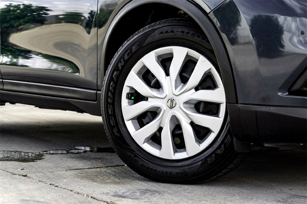 2016 Nissan Rogue S photo 2