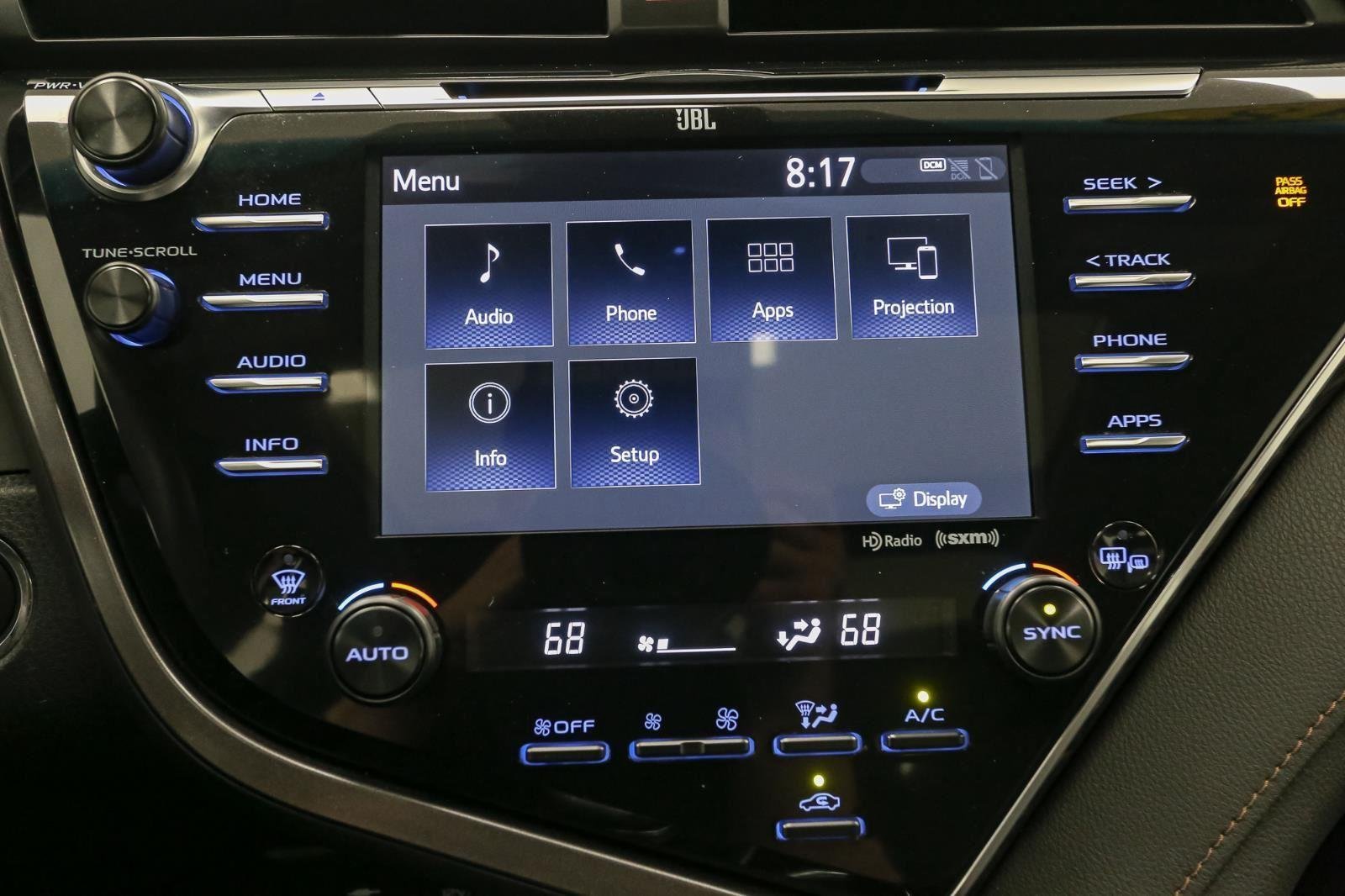 2018 Toyota Camry XLE photo 21