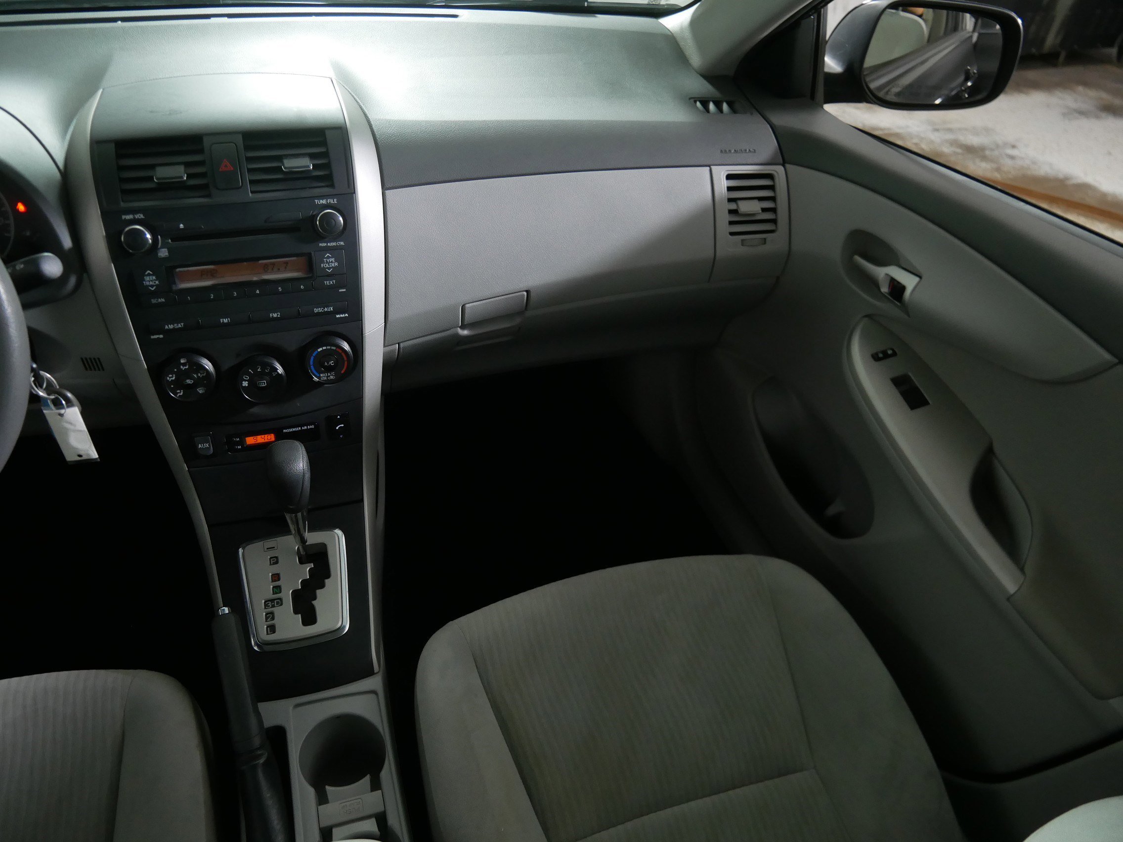 2010 Toyota Corolla LE photo 10