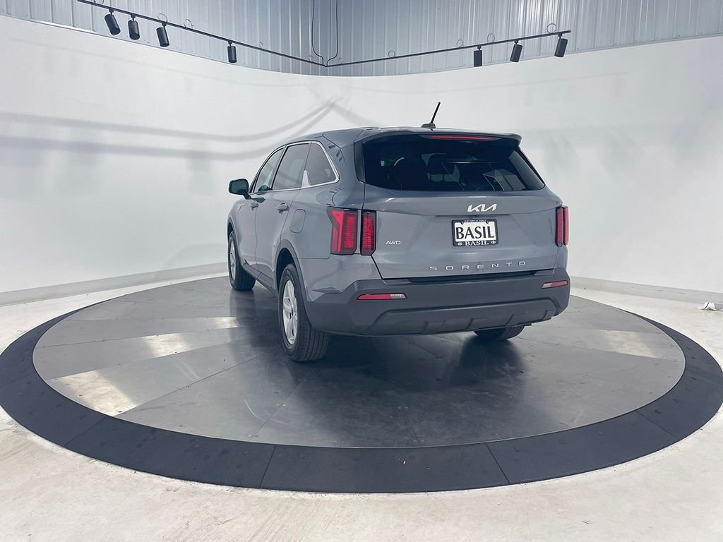 2022 Kia Sorento LX photo 11