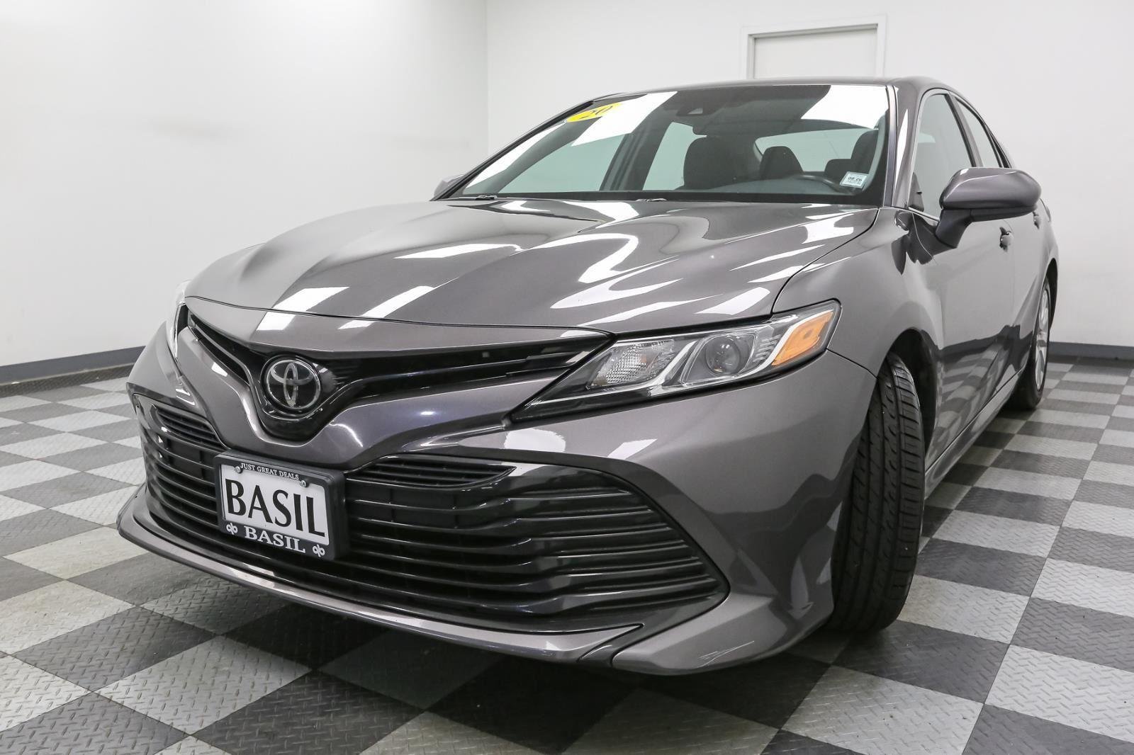 2018 Toyota Camry LE photo 3